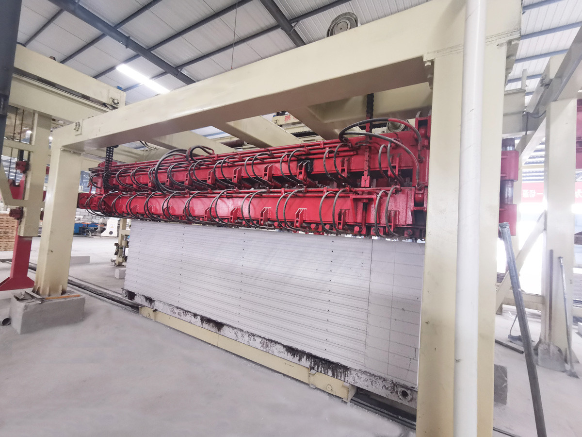 加氣混凝土板材生產(chǎn)線(xiàn)?設(shè)備特點(diǎn)